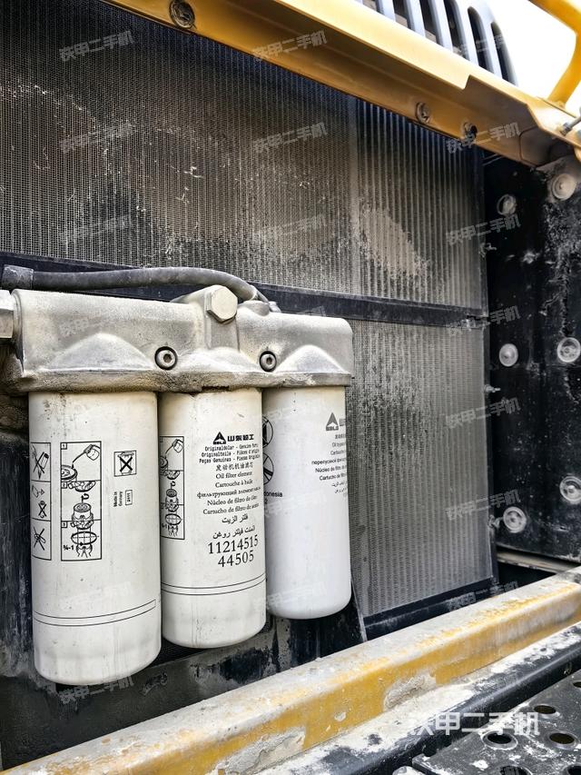 散熱器正面(大件艙室) 散熱器正面(大件艙室)