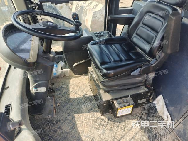 駕駛室外頂全景（壓路機(jī)駕駛室）