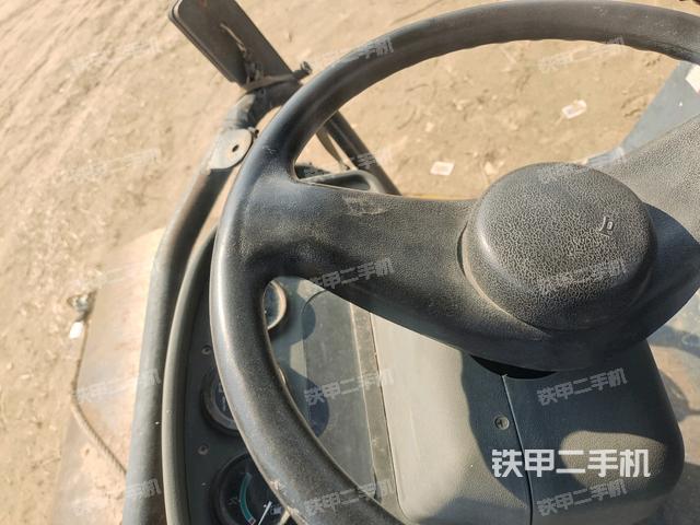 駕駛室外頂全景(壓路機(jī)駕駛室) 駕駛室外頂全景(壓路機(jī)駕駛室)