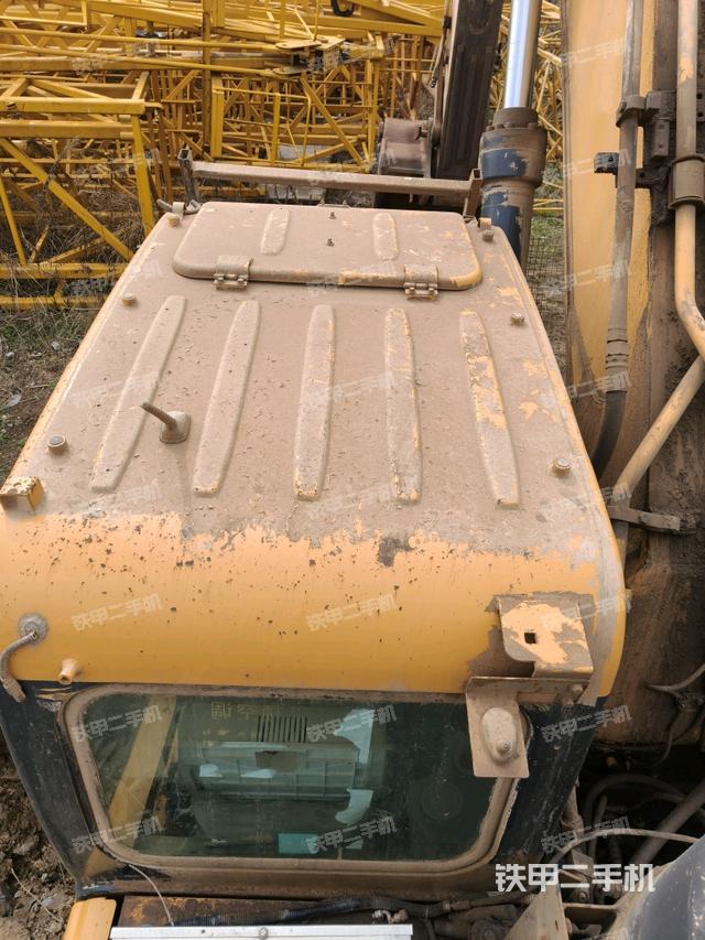 駕駛室頂部（整機外觀）