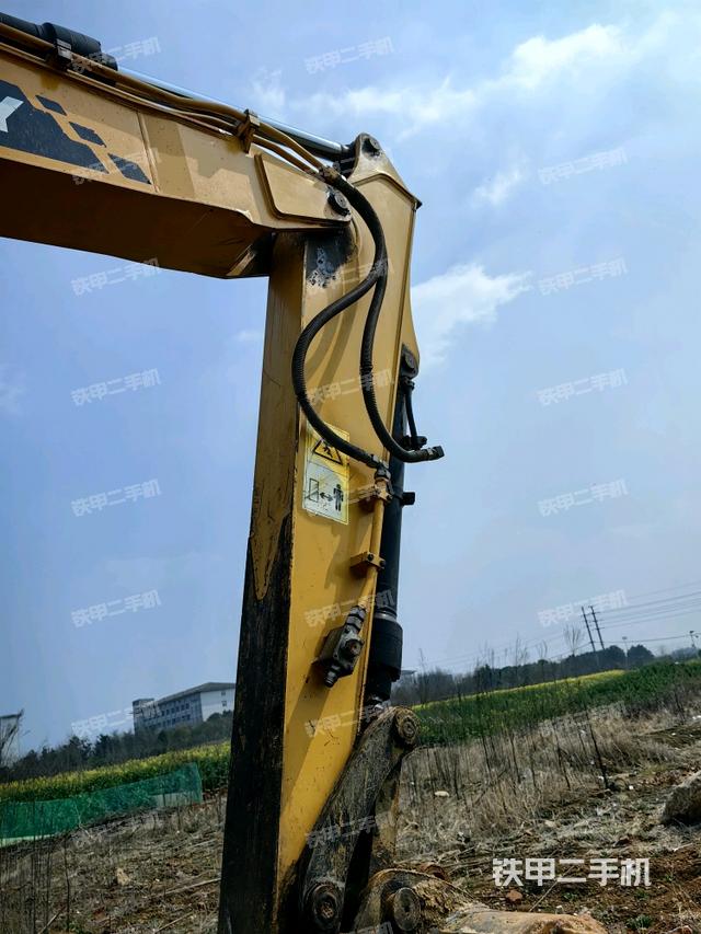 小臂整體左后(工作和回轉(zhuǎn)裝置) 小臂整體左后(工作和回轉(zhuǎn)裝置)