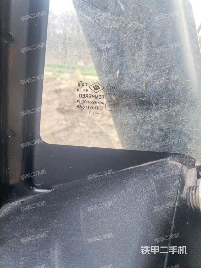 左后方玻璃角標(biāo)（駕駛室部分）