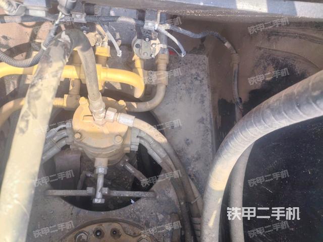 中央回轉(zhuǎn)接頭特寫（上車部件）