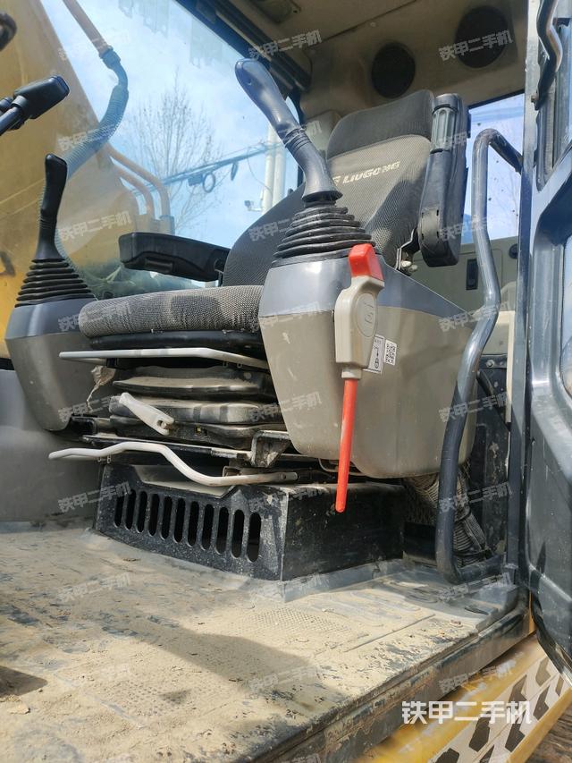 駕駛室正側(cè)（駕駛室部分）