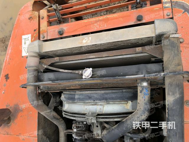 液壓泵艙室正面整體(整機(jī)外觀) 液壓泵艙室正面整體(整機(jī)外觀)