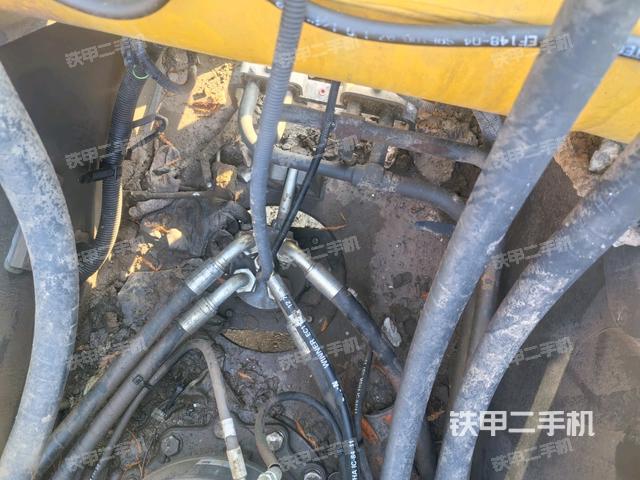 中央回轉(zhuǎn)接頭特寫（上車部件）