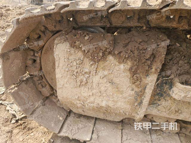 左驅(qū)動輪（行走機構(gòu)）