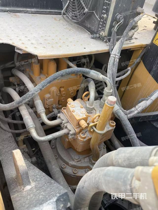 回轉(zhuǎn)馬達和主控閥（整機外觀）