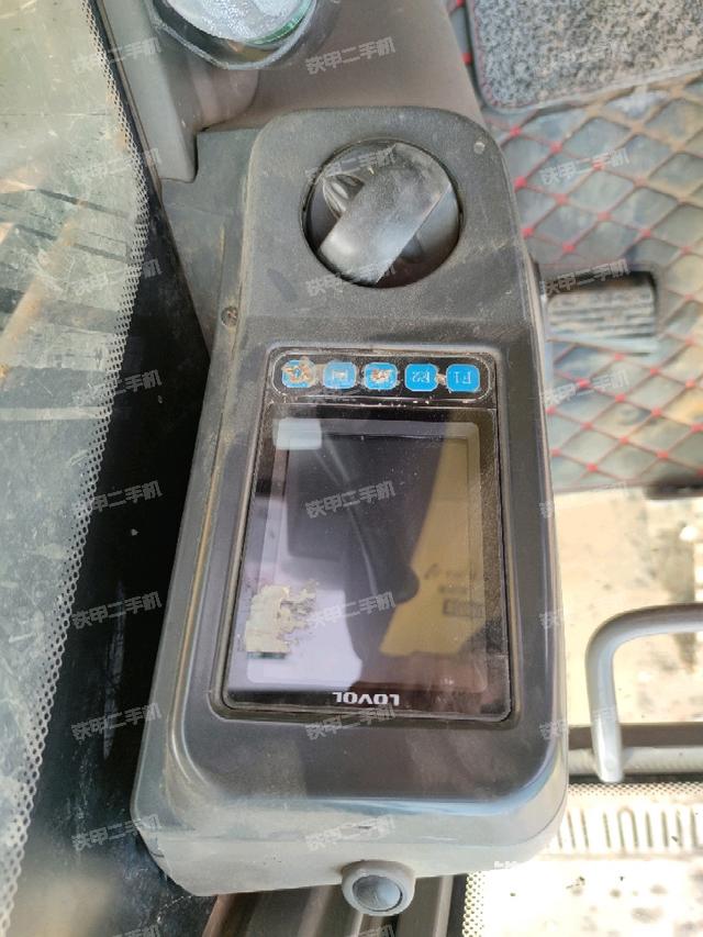 显示屏 (驾驶室部分) 显示屏 (驾驶室部分)