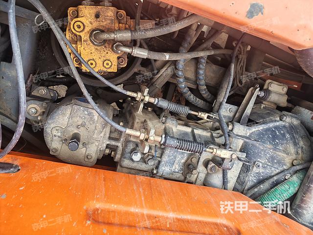 液壓泵艙室正面整體(整機(jī)外觀) 液壓泵艙室正面整體(整機(jī)外觀)