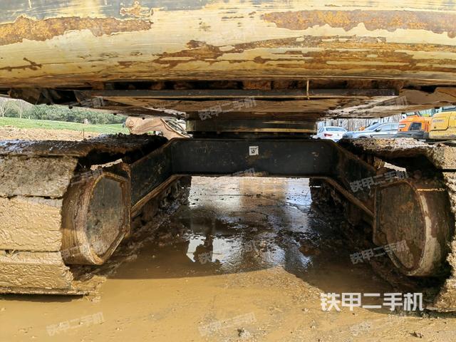 轉(zhuǎn)盤和下車架正前(工作和回轉(zhuǎn)裝置) 轉(zhuǎn)盤和下車架正前(工作和回轉(zhuǎn)裝置)