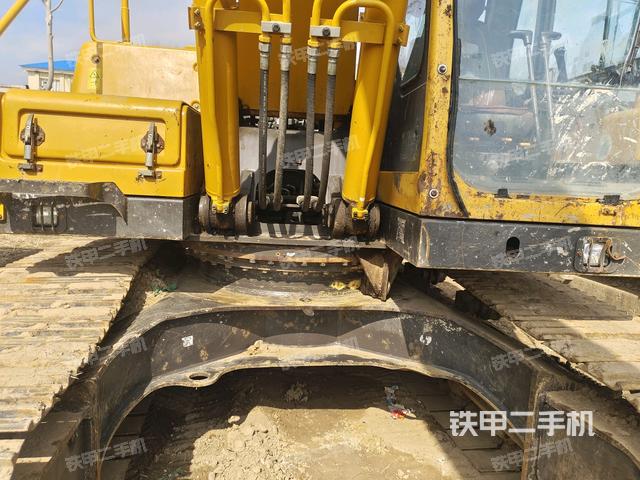 轉(zhuǎn)盤和下車架正前(工作和回轉(zhuǎn)裝置) 轉(zhuǎn)盤和下車架正前(工作和回轉(zhuǎn)裝置)