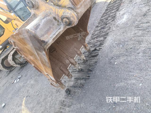 鏟斗右后整體（工作和回轉(zhuǎn)裝置）