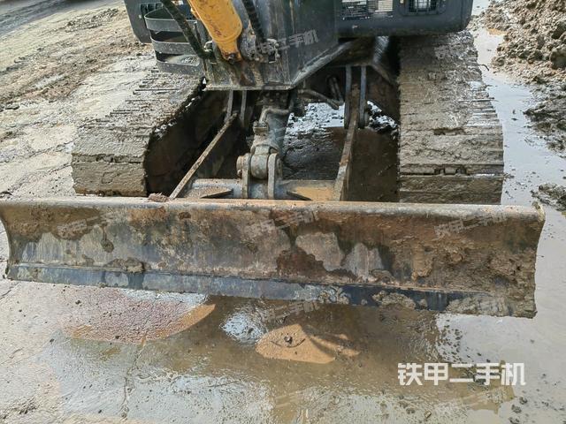 大臂背部俯視(工作和回轉(zhuǎn)裝置) 大臂背部俯視(工作和回轉(zhuǎn)裝置)