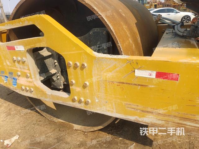 正后側(cè)（壓路機(jī)前后車架）