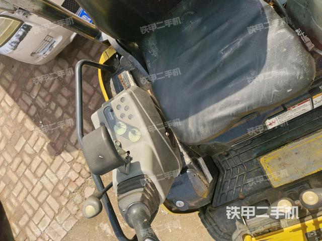 座椅右側控制臺/鑰匙門/油門/含右手柄（駕駛室部分）