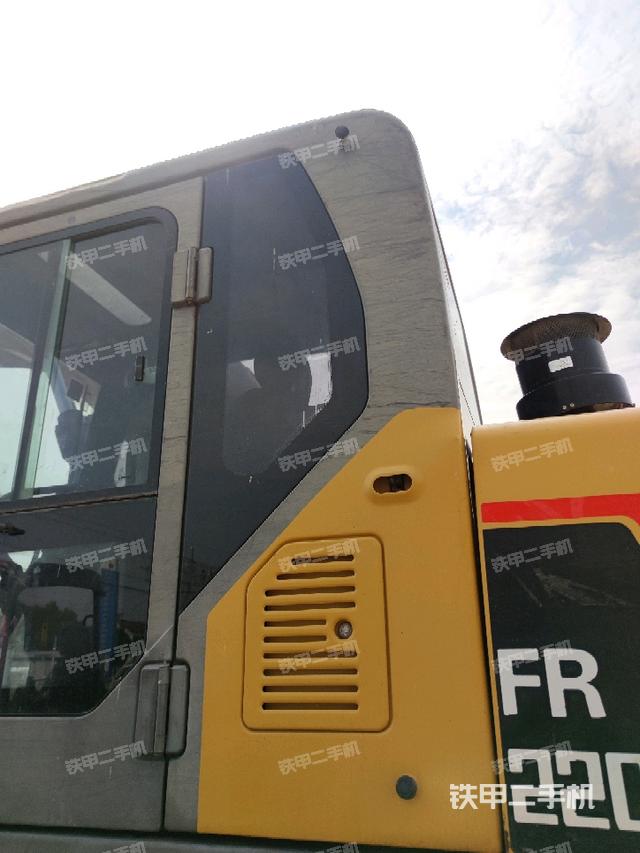 驾驶室左后45度(驾驶室部分) 驾驶室左后45度(驾驶室部分)