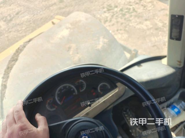 儀表盤全景（壓路機(jī)駕駛室）