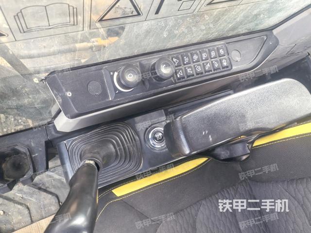 座椅右側(cè)控制臺/鑰匙門/油門/含右手柄（駕駛室部分）