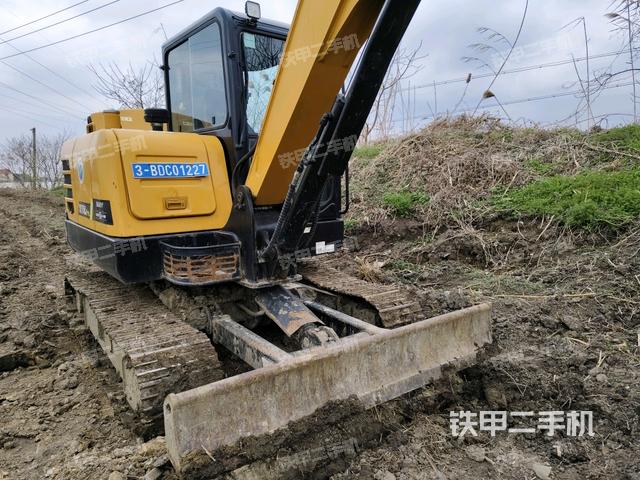 轉(zhuǎn)盤和下車架正前（工作和回轉(zhuǎn)裝置）