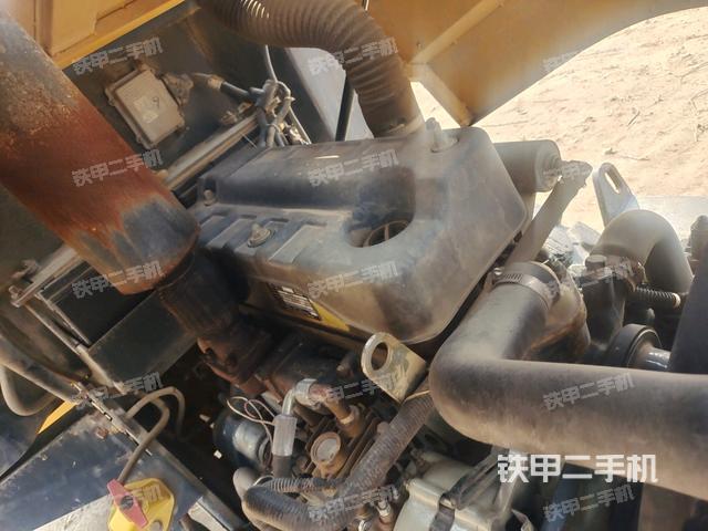 發(fā)動(dòng)機(jī)右側(cè)全景(壓路機(jī)發(fā)動(dòng)機(jī)艙) 發(fā)動(dòng)機(jī)右側(cè)全景(壓路機(jī)發(fā)動(dòng)機(jī)艙)