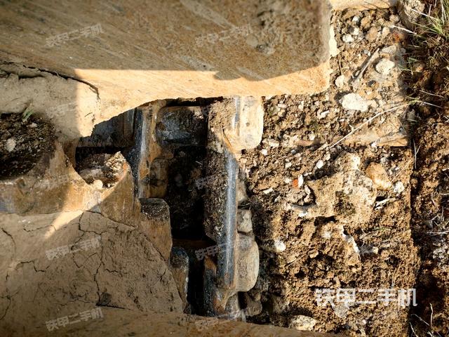 左驅(qū)動輪（行走機(jī)構(gòu)）