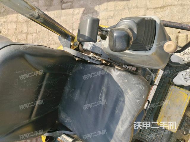 座椅左側控制臺/音響/含左手柄（駕駛室部分）