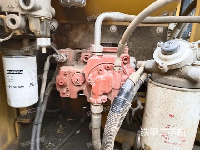 液壓泵艙室正面整體（整機(jī)外觀）