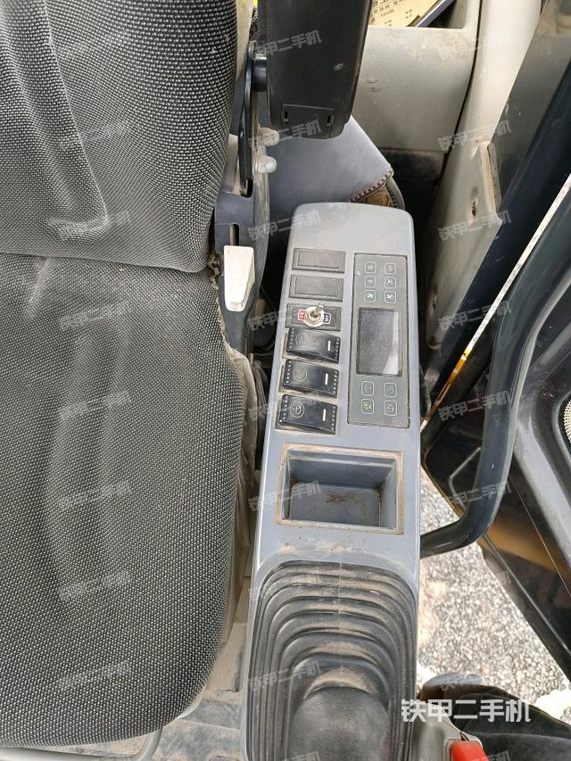 駕駛室整體（整機(jī)外觀）