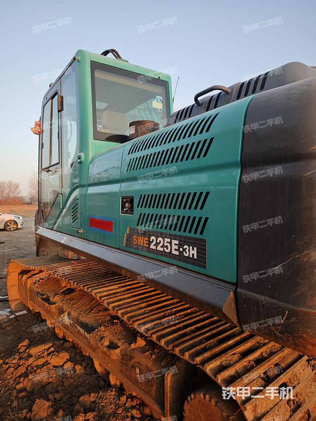 單側(cè)履帶整體（整機(jī)外觀）