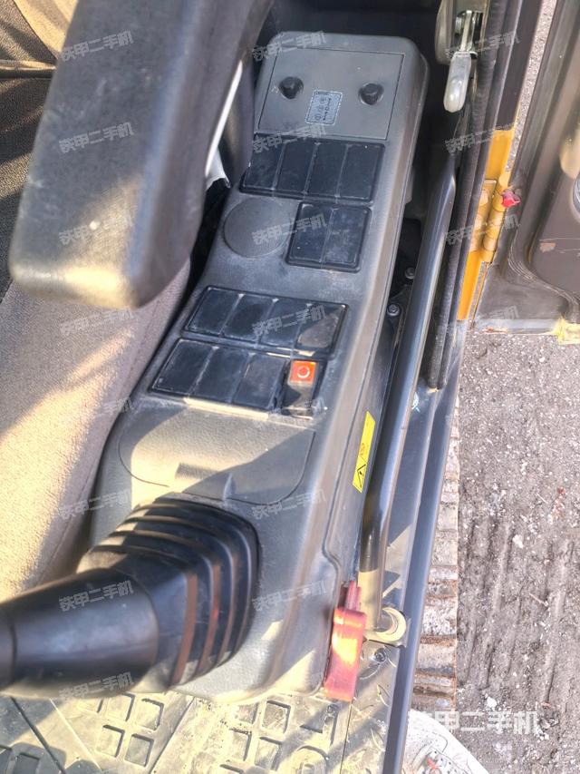 座椅左側(cè)控制臺(tái)/音響/含左手柄（駕駛室部分）