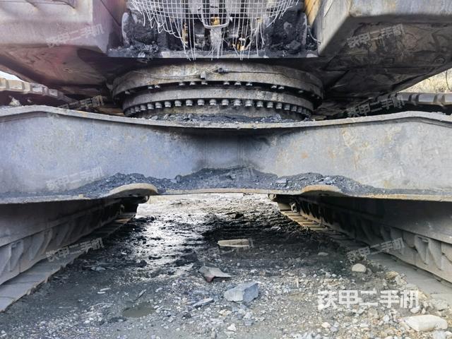 轉(zhuǎn)盤和下車架正前（工作和回轉(zhuǎn)裝置）