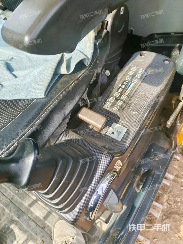 座椅左側(cè)控制臺/音響/含左手柄（駕駛室部分）