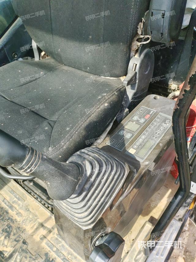 座椅左側(cè)控制臺/音響/含左手柄（駕駛室部分）