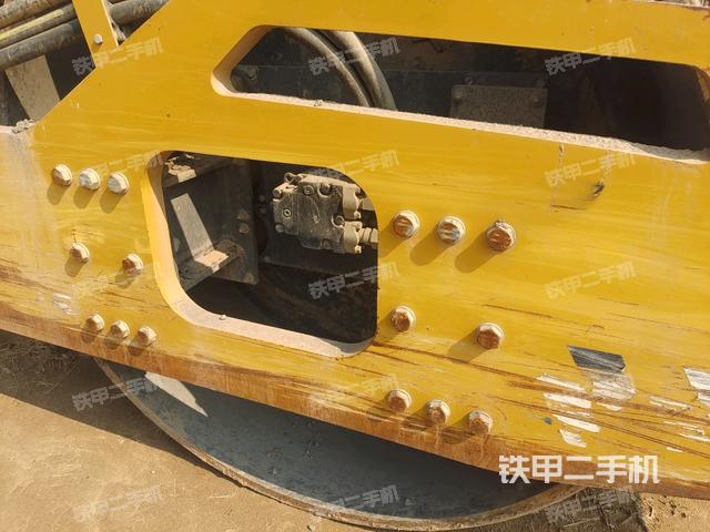 前車架正右側(cè)（壓路機(jī)前后車架）