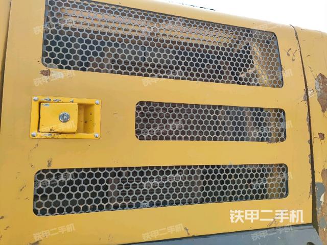 散热器正面(大件舱室) 散热器正面(大件舱室)