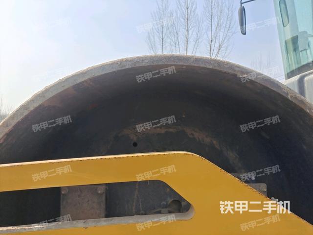 正后側(cè)（壓路機(jī)前后車架）