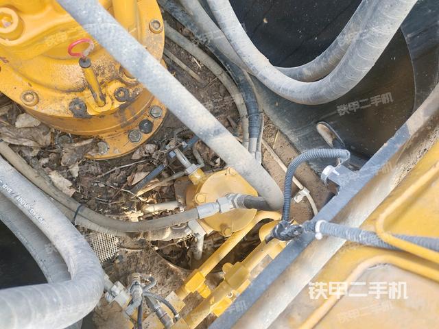 中央回轉(zhuǎn)接頭特寫（上車部件）