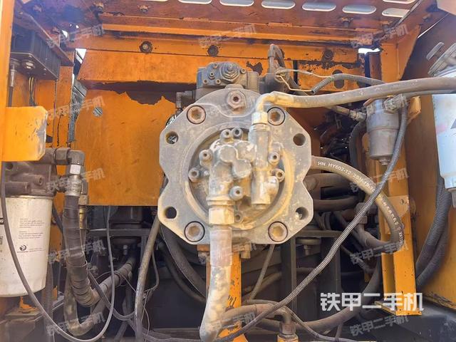 液壓泵艙室正面整體(整機(jī)外觀) 液壓泵艙室正面整體(整機(jī)外觀)