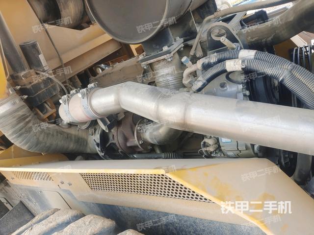 發(fā)動機(jī)左側(cè)全景（壓路機(jī)發(fā)動機(jī)艙）