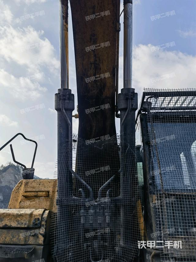 大臂油缸整體?豎拍（工作和回轉(zhuǎn)裝置）