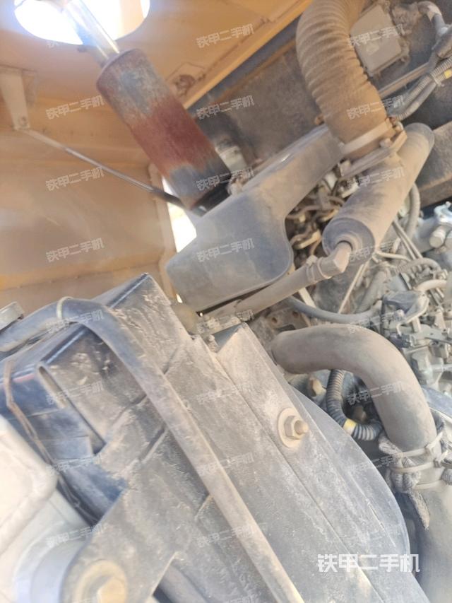 風(fēng)扇及皮帶(壓路機(jī)發(fā)動(dòng)機(jī)艙) 風(fēng)扇及皮帶(壓路機(jī)發(fā)動(dòng)機(jī)艙)