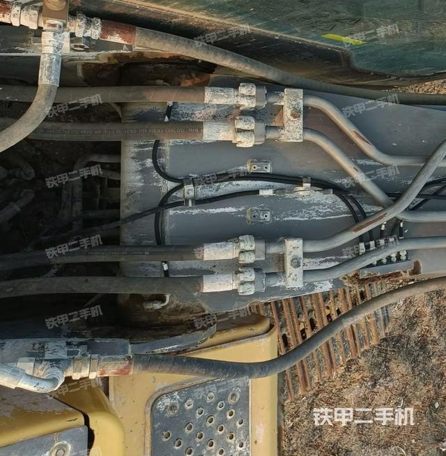 大臂根部?斜視(工作和回轉(zhuǎn)裝置) 大臂根部?斜視(工作和回轉(zhuǎn)裝置)