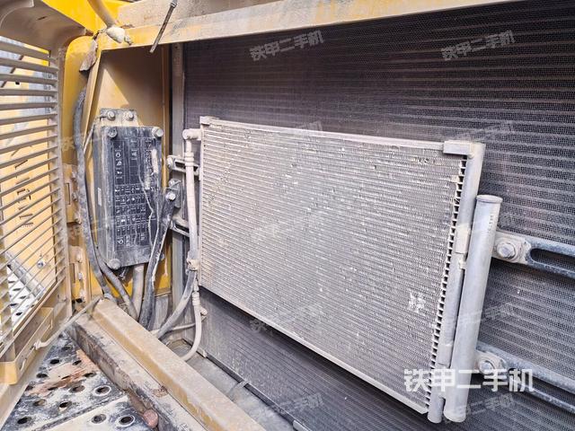 散熱器正面(大件艙室) 散熱器正面(大件艙室)