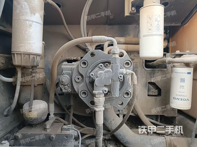 液壓泵斜45?左(大件艙室) 液壓泵斜45?左(大件艙室)