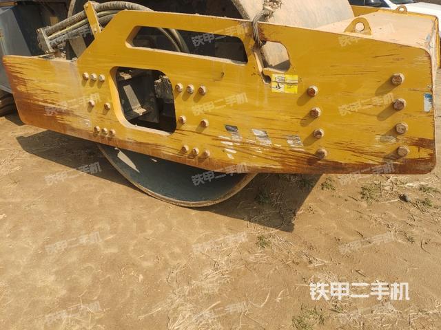 前車架正左側(cè)（壓路機(jī)前后車架）
