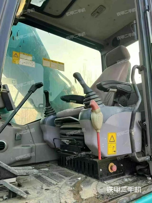 駕駛室整體（整機(jī)外觀）