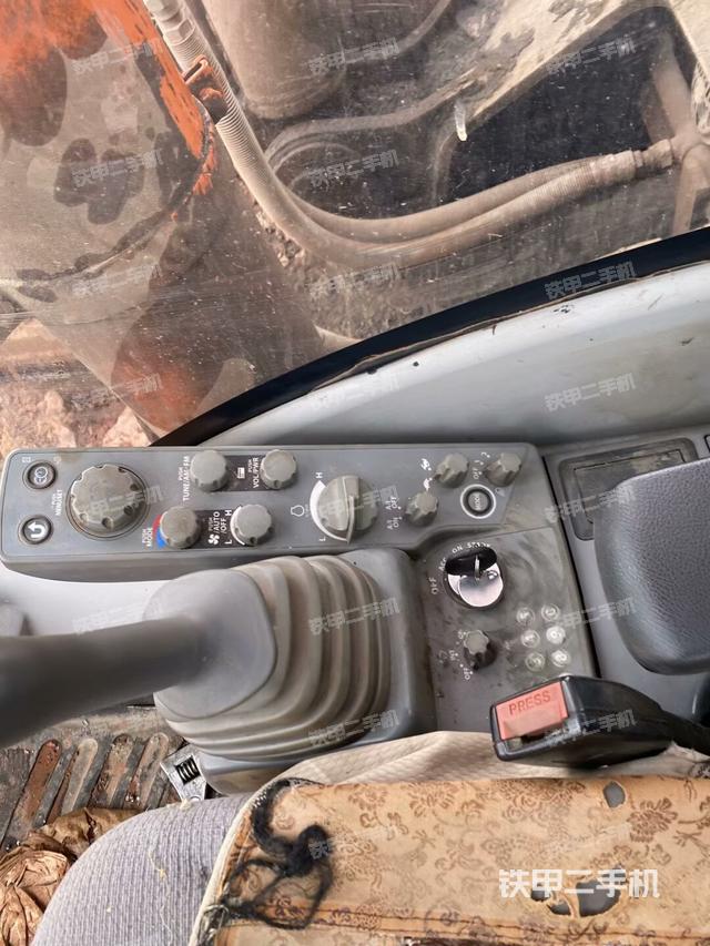 座椅左側控制臺/音響/含左手柄（駕駛室部分）