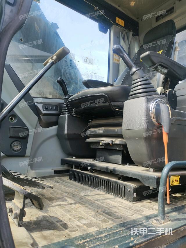 駕駛室正側(cè)（駕駛室部分）