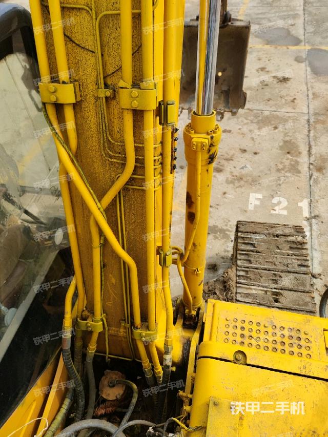 大臂背部俯視(工作和回轉(zhuǎn)裝置) 大臂背部俯視(工作和回轉(zhuǎn)裝置)